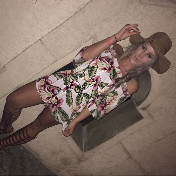 Show me your Mumu Romper lightly worn size large - Picture 2 of 4